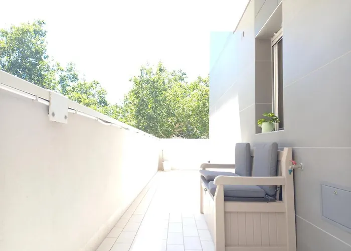 Living Int 2